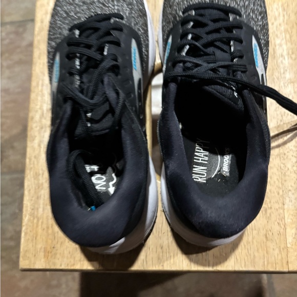 Brooks Range 2 Black and Gray Running Shoes